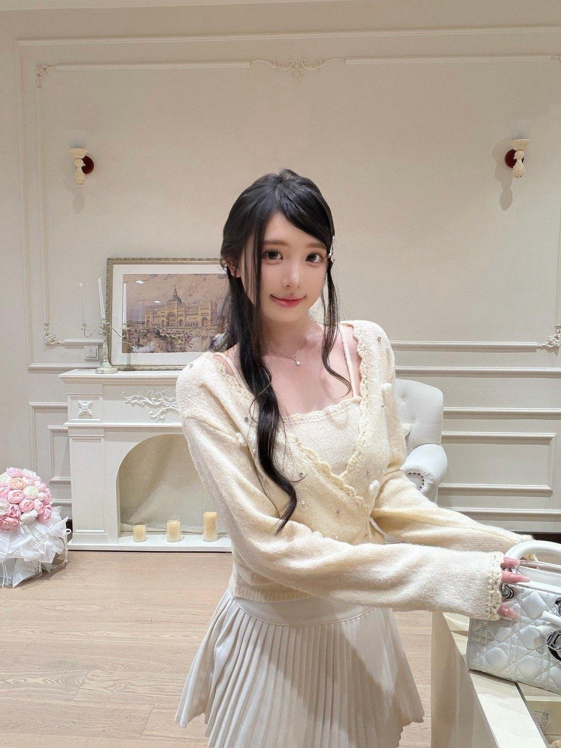 LINE_ALBUM_2026918_260918_143-min